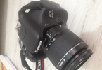 Canon eos 600D yaninda youngnuo 565EX II tepe flasi